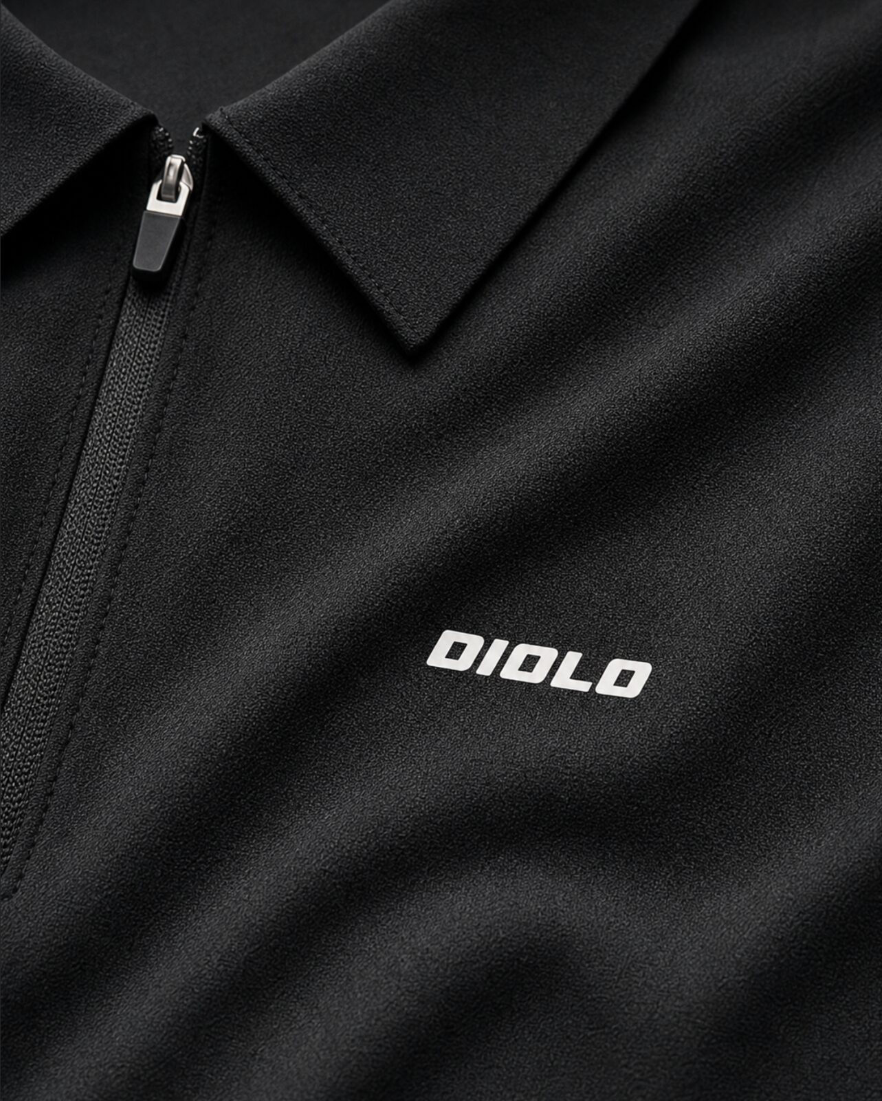 Diolo Baseline Polo in black — detail
