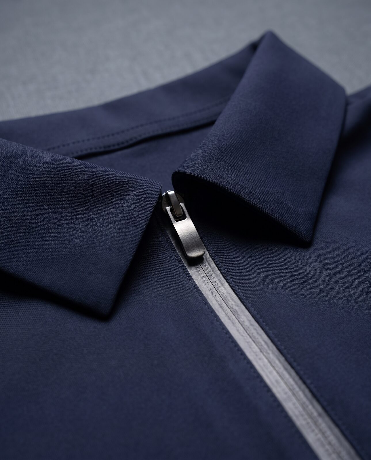 Diolo Baseline Polo in navy — detail