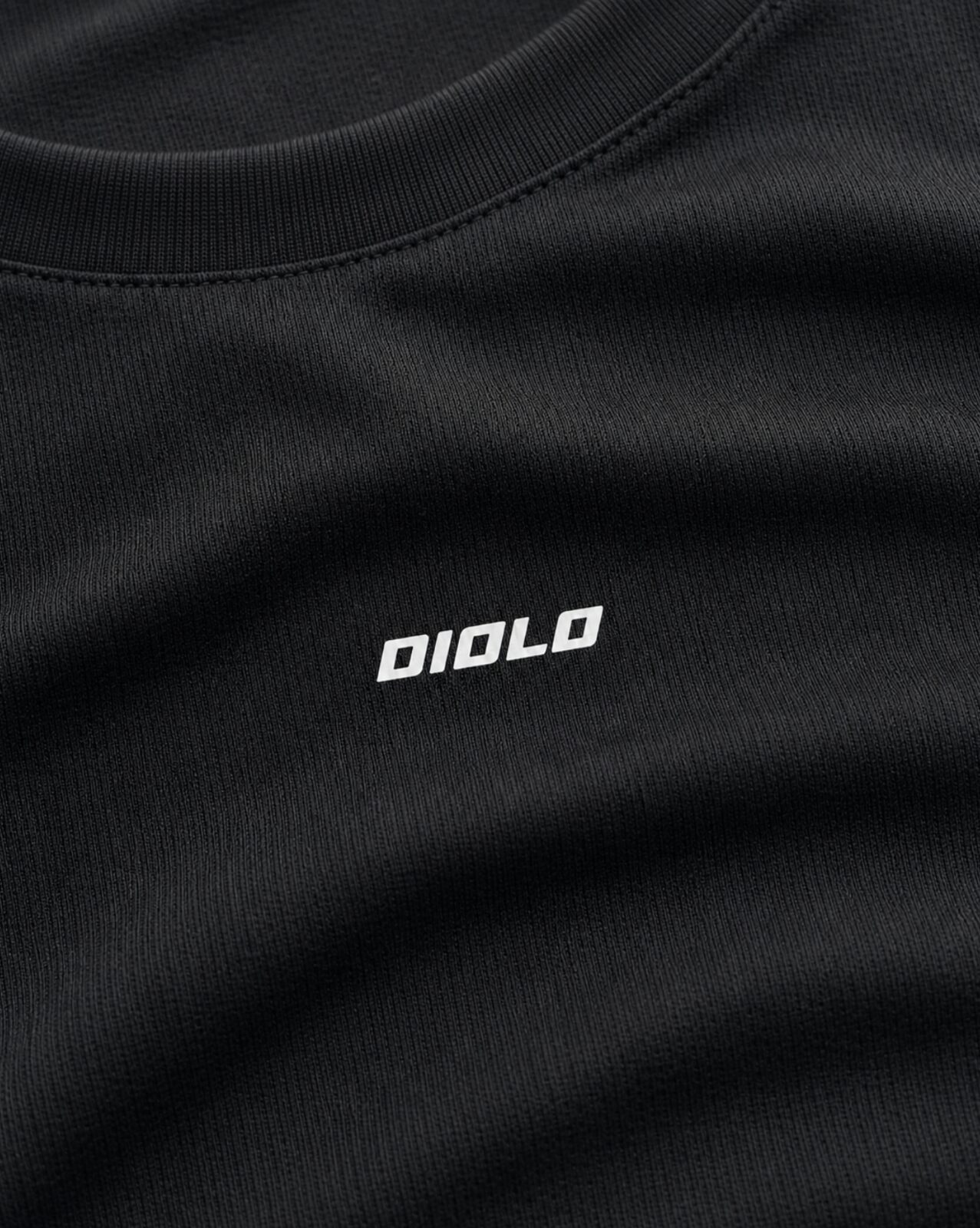 Diolo Drift Tee in black — detail