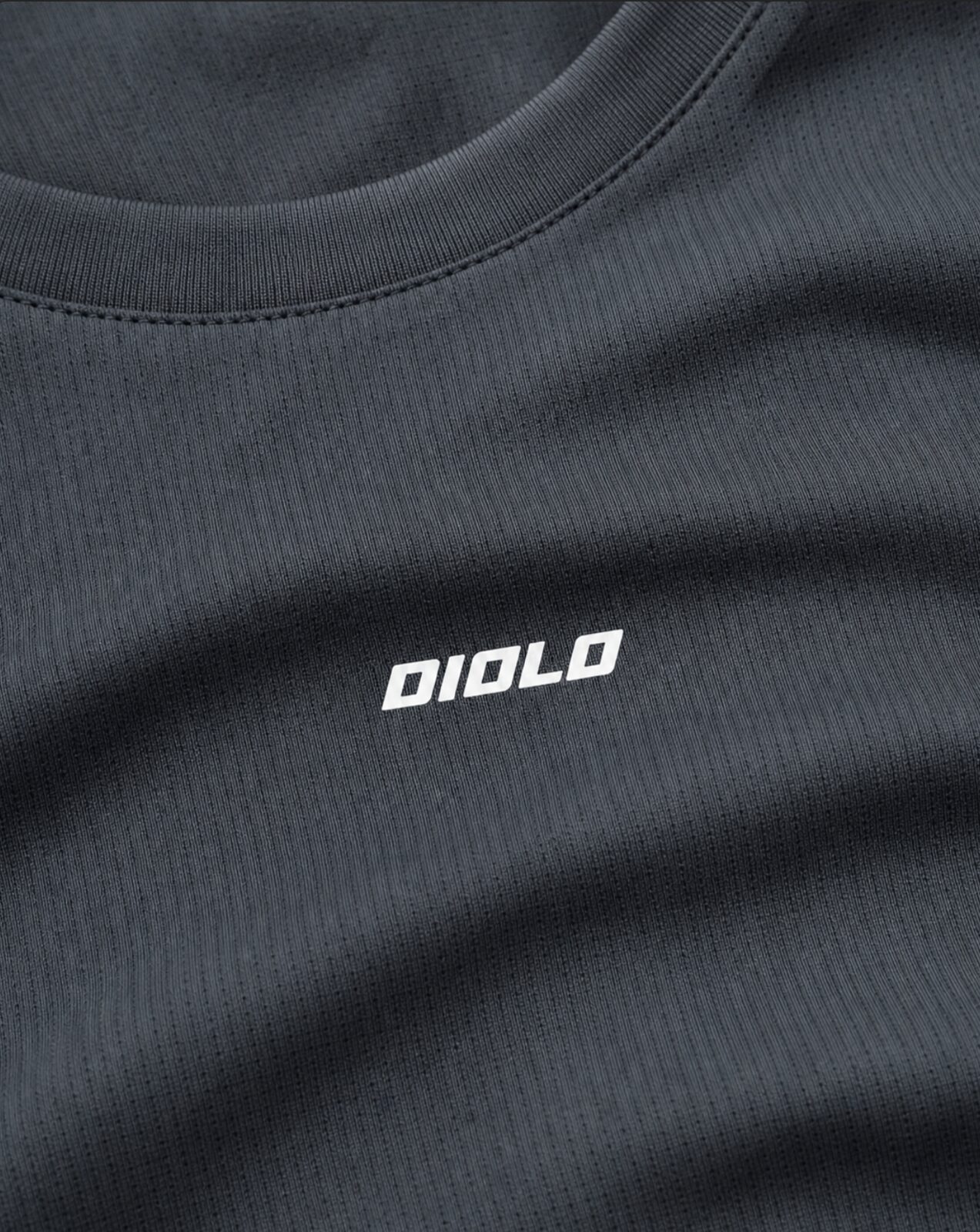 Diolo Drift Tee in navy — detail