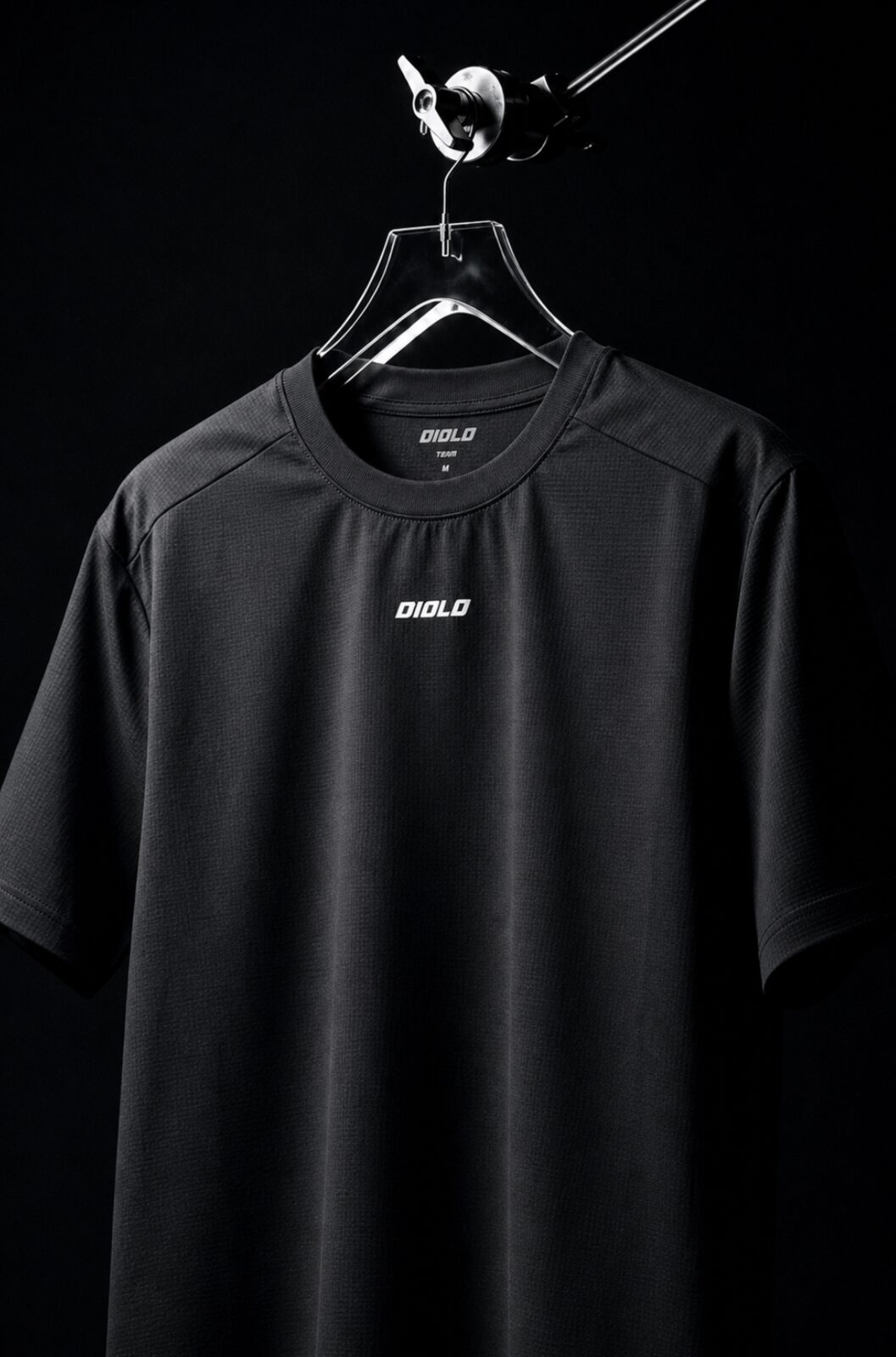 Diolo Kinetic Tee in black — detail