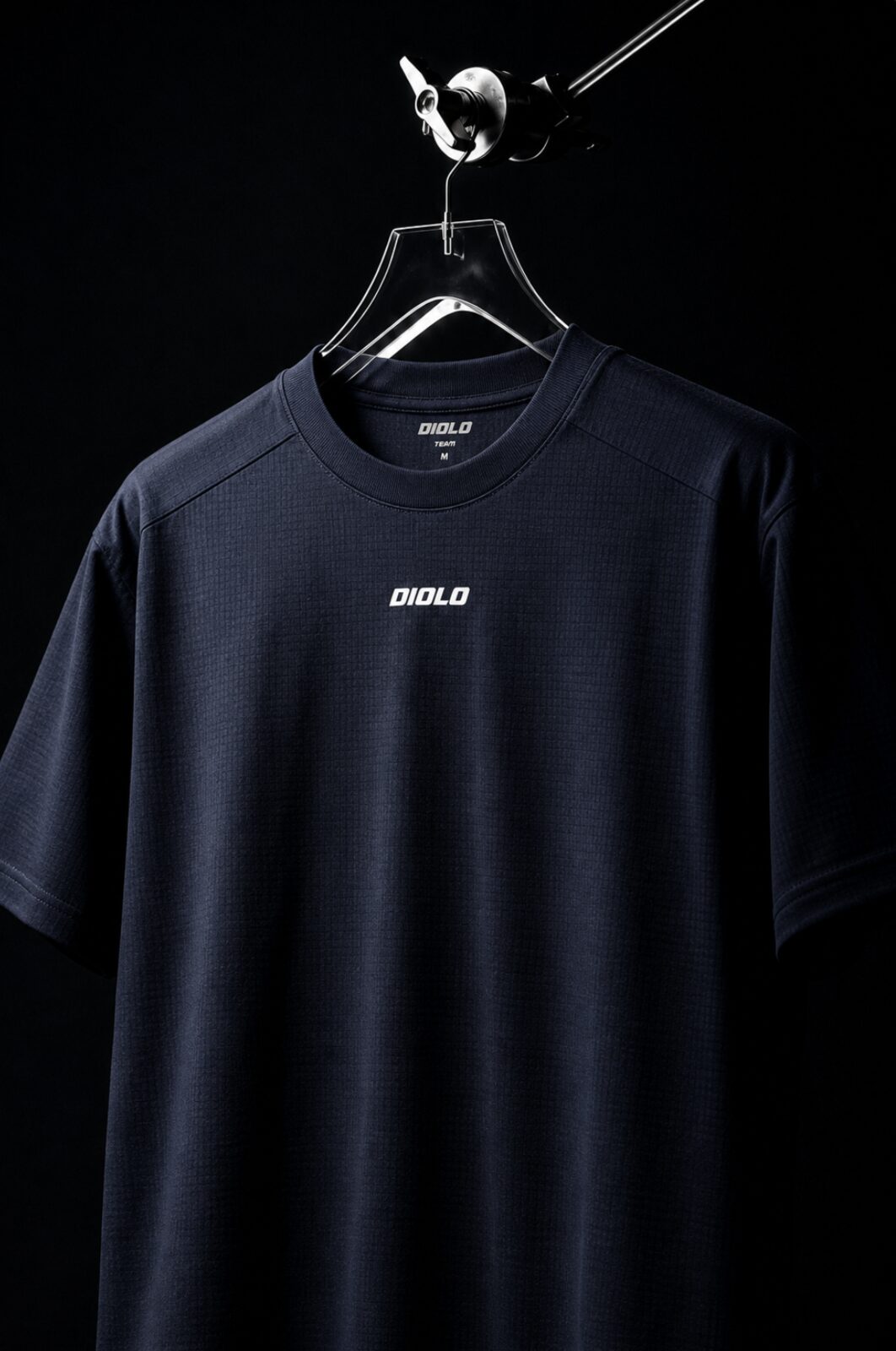 Diolo Kinetic Tee in navy — detail