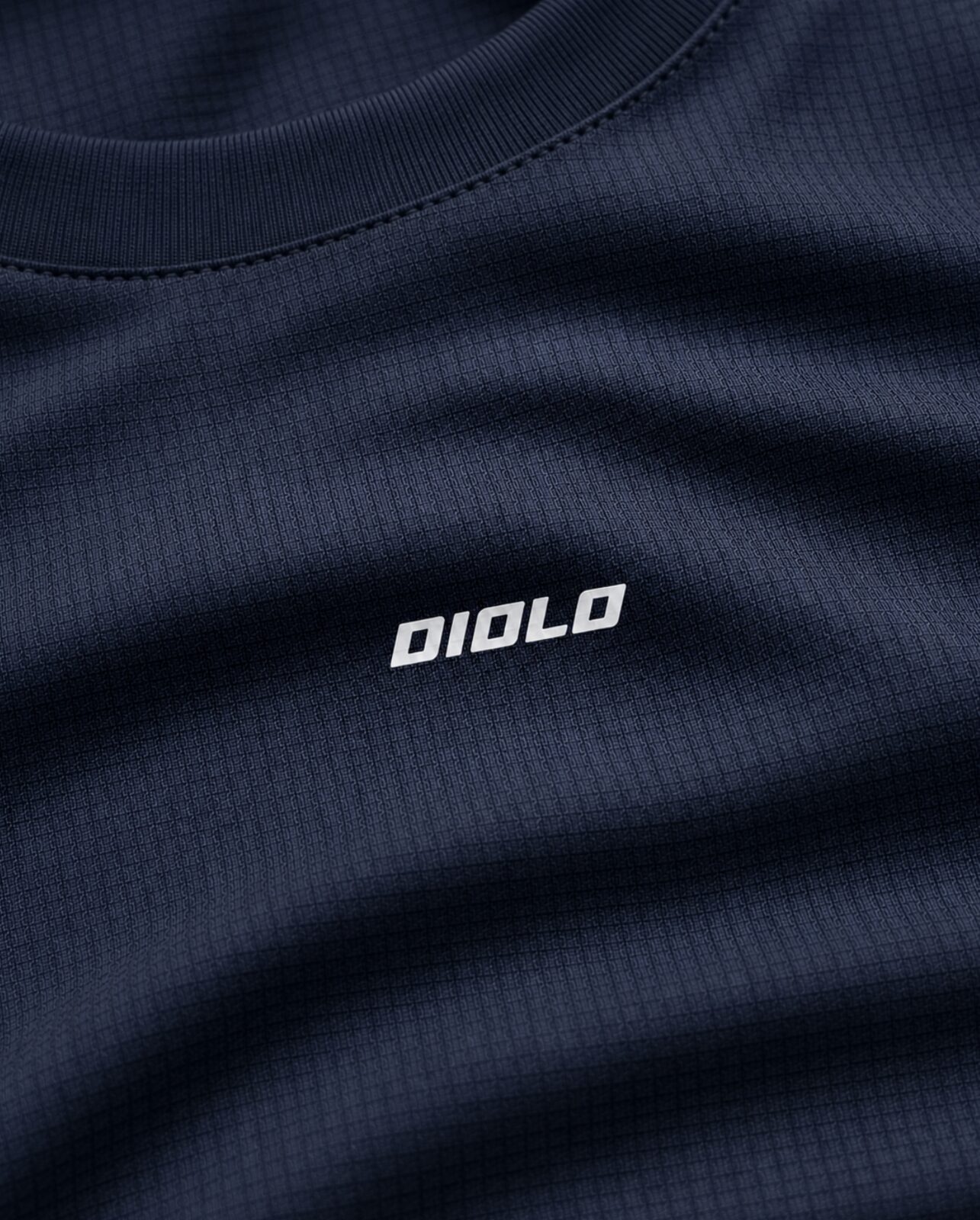 Diolo Kinetic Tee in navy — detail