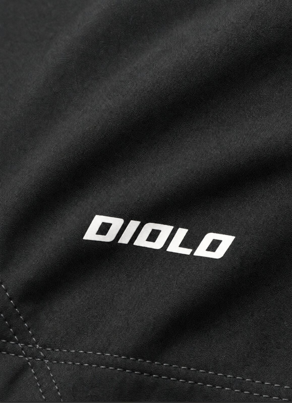Diolo Tempo Short in black — detail